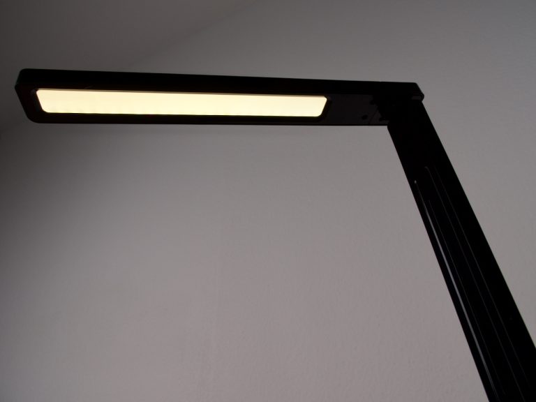 Arcchio Libia LED-Tischleuchte: Schlankes Design